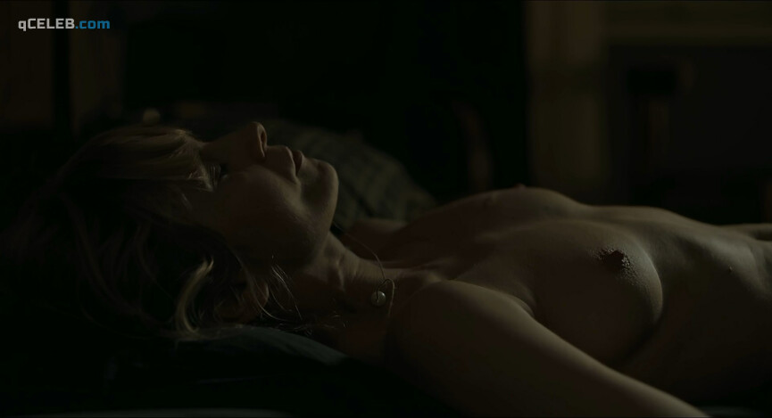 10. Magdalena Cielecka nude, Agata Buzek nude – Dark, Almost Night (2019)