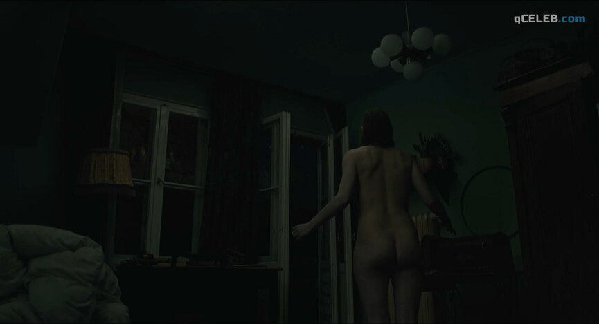 3. Magdalena Cielecka nude, Agata Buzek nude – Dark, Almost Night (2019)