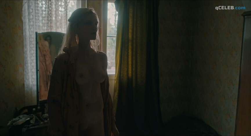 4. Magdalena Cielecka nude, Agata Buzek nude – Dark, Almost Night (2019)
