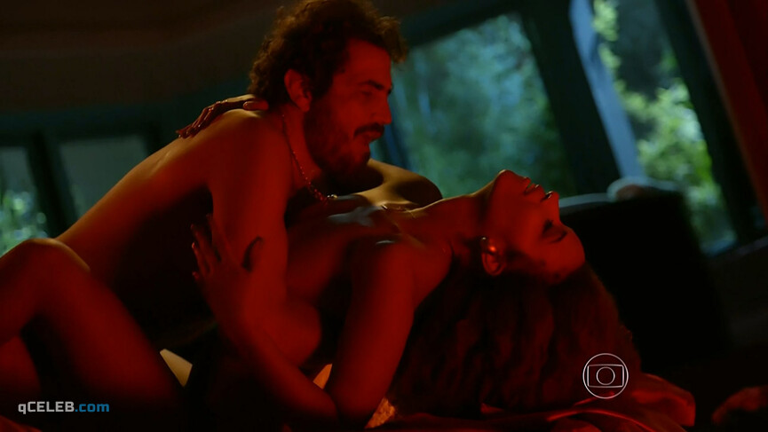 6. Maria Bia nude – Sexo e as Negas s01e02 (2014)