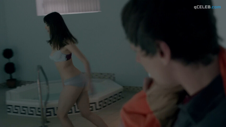 9. Esther Smith sexy – Skins s07e05 (2013)