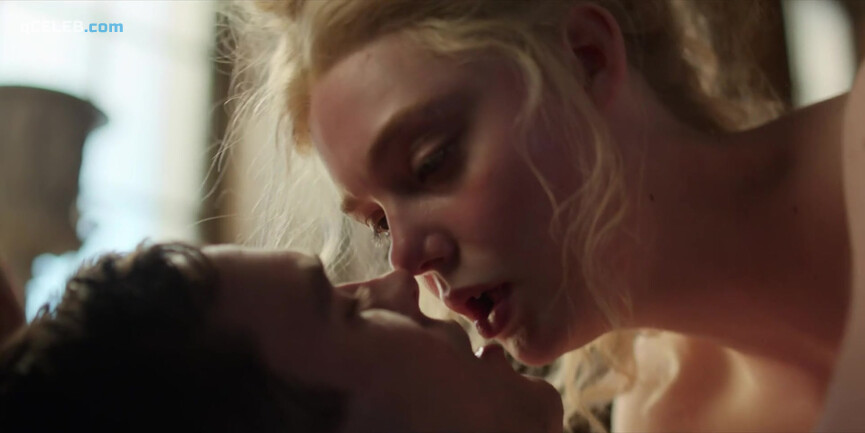 2. Elle Fanning nude – The Great s02e10 (2021)