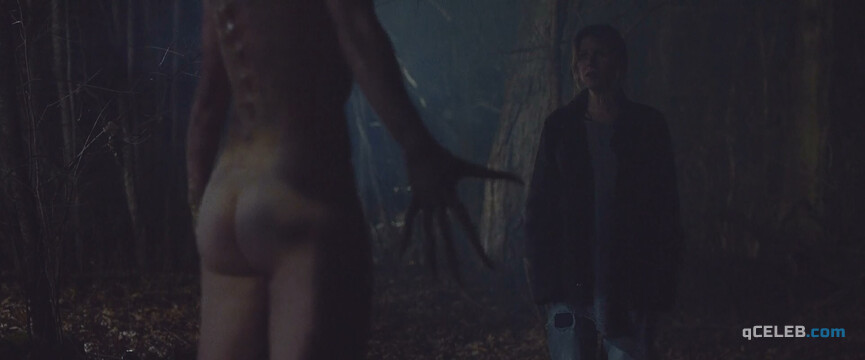 5. Shenae Grimes nude – The Rake (2018)