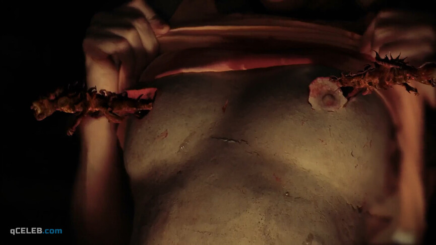 17. Jin N Tonic nude, Bree Olson nude, Layla Price nude – Predator World (2017)