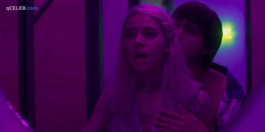 8. Lucia Uribe nude, Tessa Ia sexy – Unstoppable s01e02 (2020)