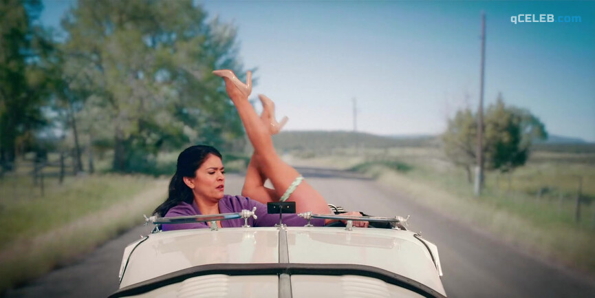 4. Jane Krakowski sexy – Schmigadoon! s01e05 (2021)