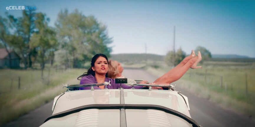 5. Jane Krakowski sexy – Schmigadoon! s01e05 (2021)