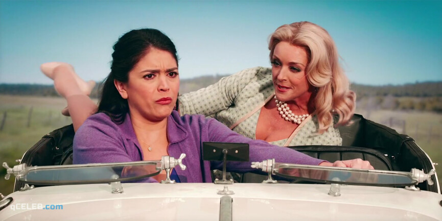 6. Jane Krakowski sexy – Schmigadoon! s01e05 (2021)