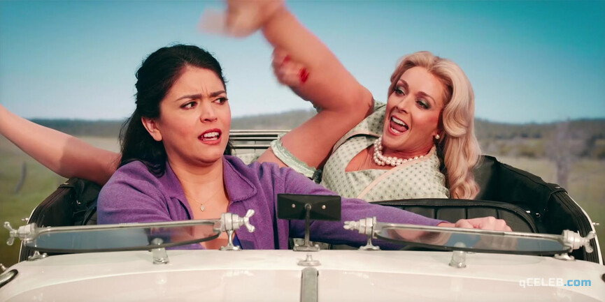 7. Jane Krakowski sexy – Schmigadoon! s01e05 (2021)