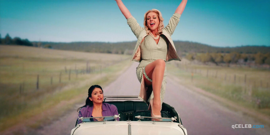 9. Jane Krakowski sexy – Schmigadoon! s01e05 (2021)