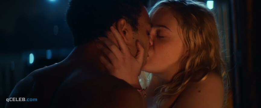 11. Elle Fanning sexy – All the Bright Places (2020)