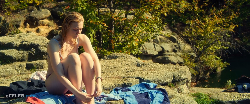 7. Elle Fanning sexy – All the Bright Places (2020)