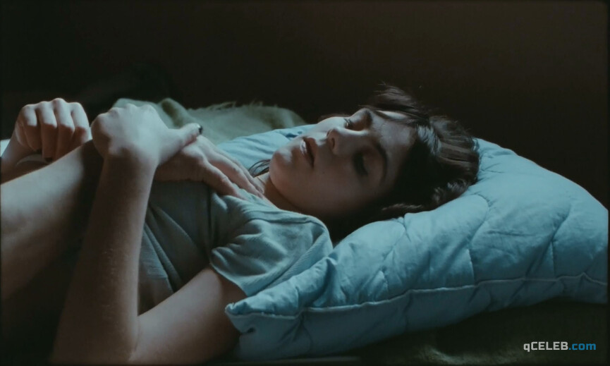 6. Victoria Carmen Sonne sexy – Winter Brothers (2017)