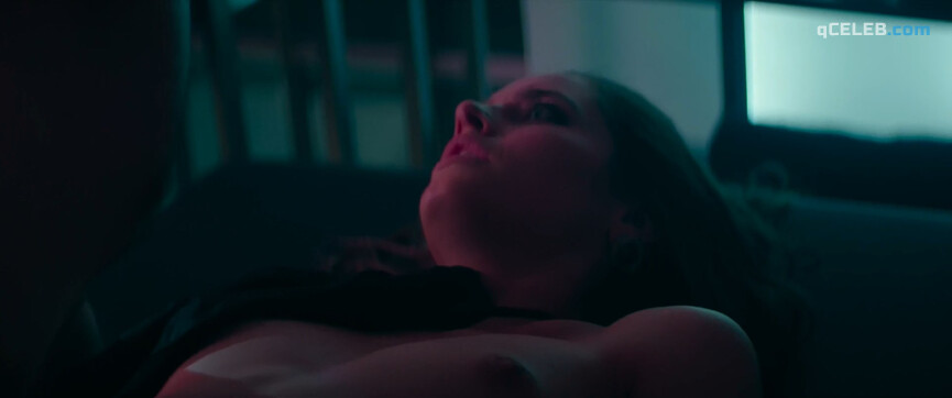 6. Matilde Gioli nude, Mariela Garriga sexy – Golden Men (2019)
