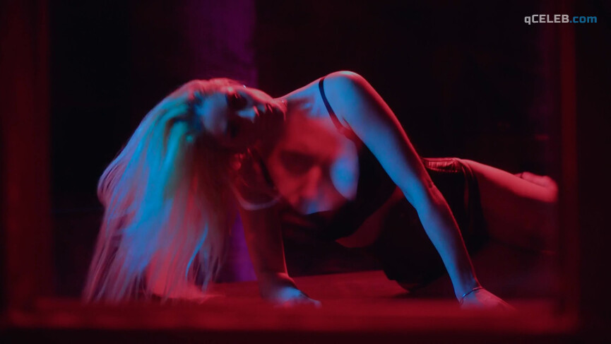 16. Charlie Dagelet nude, Renee de Gruijl nude, Frieda Barnhard nude – Mocro Maffia s01 (2018)