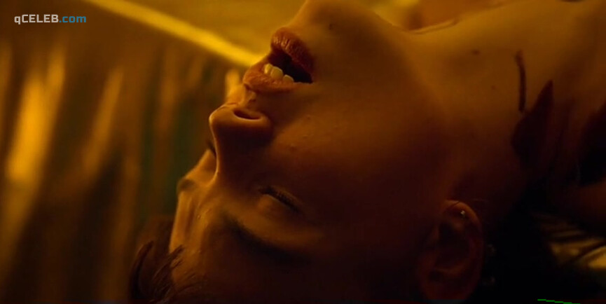 6. Martina Cariddi nude, Claudia Salas nude – Elite s04e05 (2021)