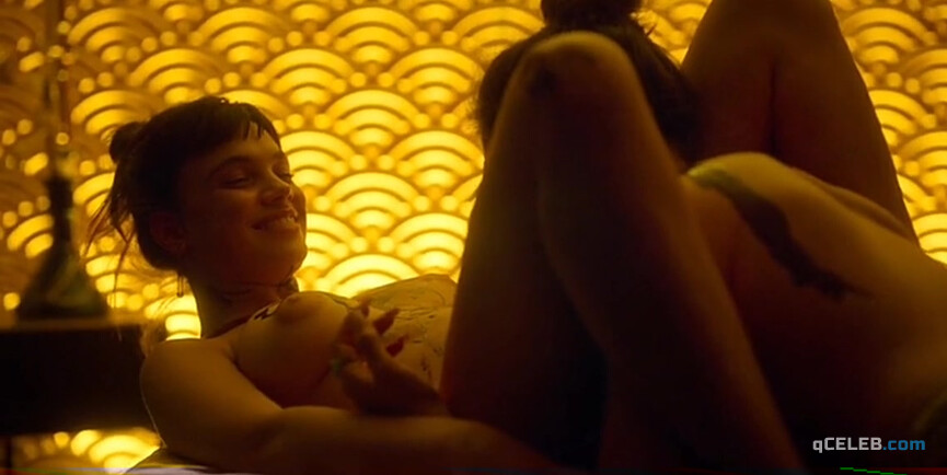 7. Martina Cariddi nude, Claudia Salas nude – Elite s04e05 (2021)