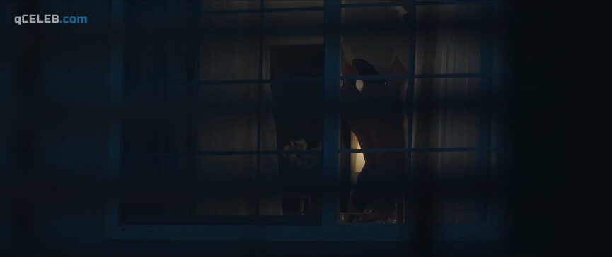 1. Jessica McNamee sexy, Jean Louisa Kelly sexy – The Neighbor (2018)