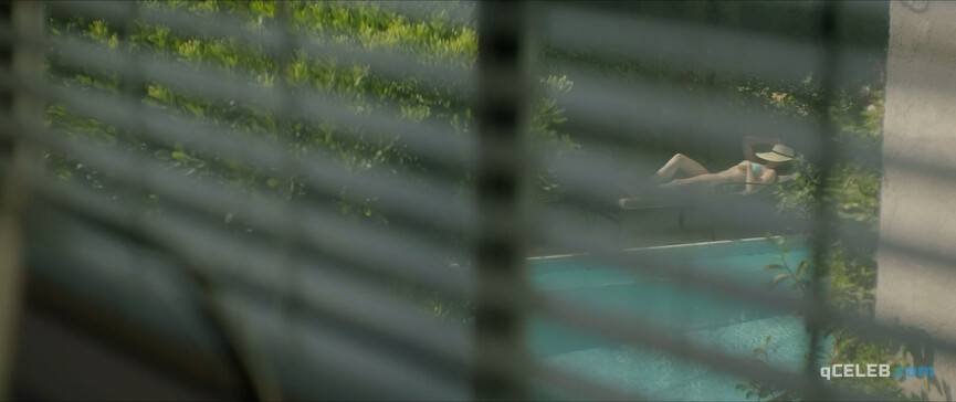 5. Jessica McNamee sexy, Jean Louisa Kelly sexy – The Neighbor (2018)