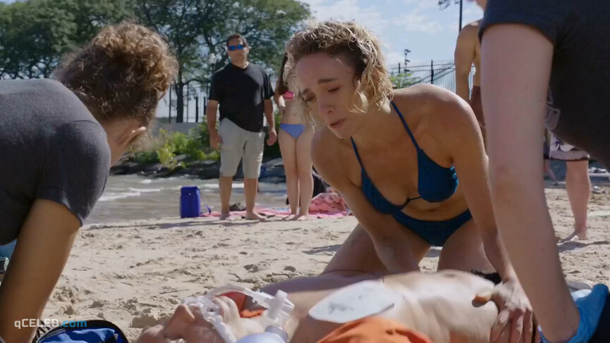 1. Kate Smith sexy – Chicago Fire s04e02 (2015)
