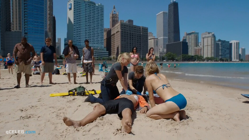 2. Kate Smith sexy – Chicago Fire s04e02 (2015)