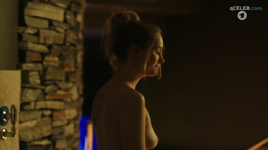 2. Anna Unterberger nude – Eine harte Tour (2020)
