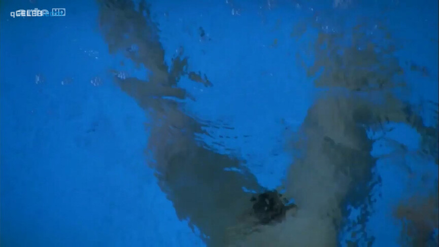 3. Julie-Anne Roth nude – Les Vivants et les Morts s01e06 (2009)