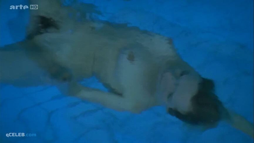 6. Julie-Anne Roth nude – Les Vivants et les Morts s01e06 (2009)