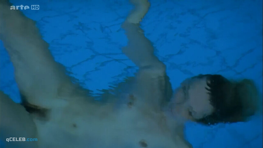 7. Julie-Anne Roth nude – Les Vivants et les Morts s01e06 (2009)