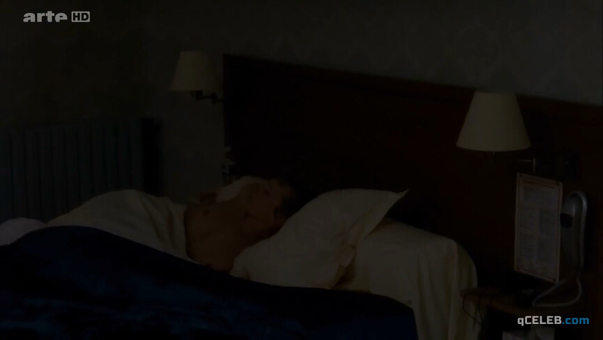 9. Julie-Anne Roth nude – Les Vivants et les Morts s01e06 (2009)