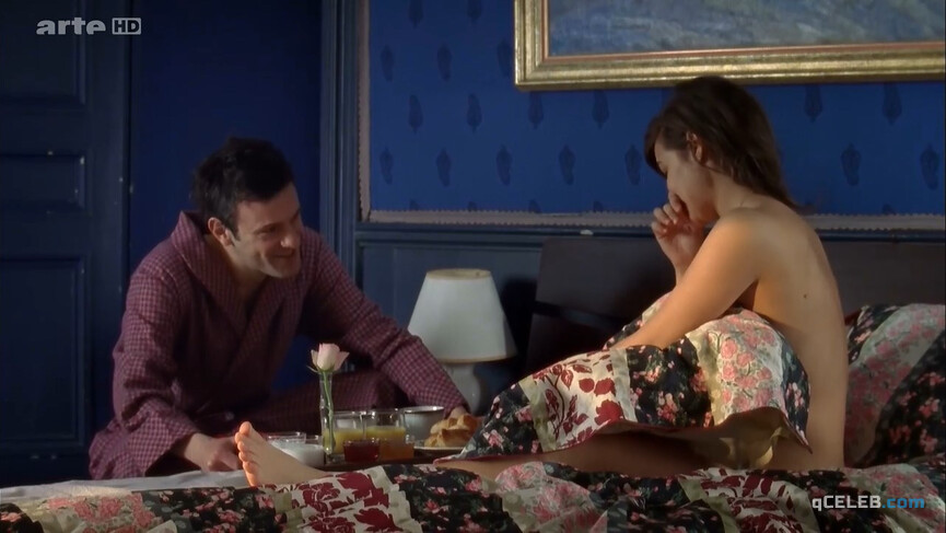 3. Marie Denarnaud nude, Julie-Anne Roth nude – Les Vivants et les Morts s01e08 (2009)