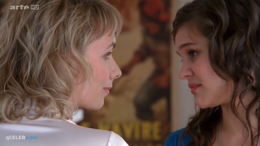 5. Marie Denarnaud nude, Julie-Anne Roth nude – Les Vivants et les Morts s01e08 (2009)