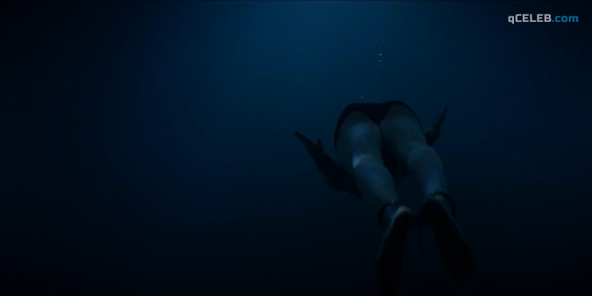 2. Ruby Rose sexy – Batwoman s01e01 (2019)