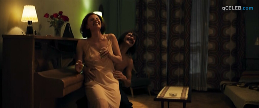 5. Wiktoria Gorodecka nude, Katarzyna Wajda nude – Icarus. The Legend of Mietek Kosz (2019)