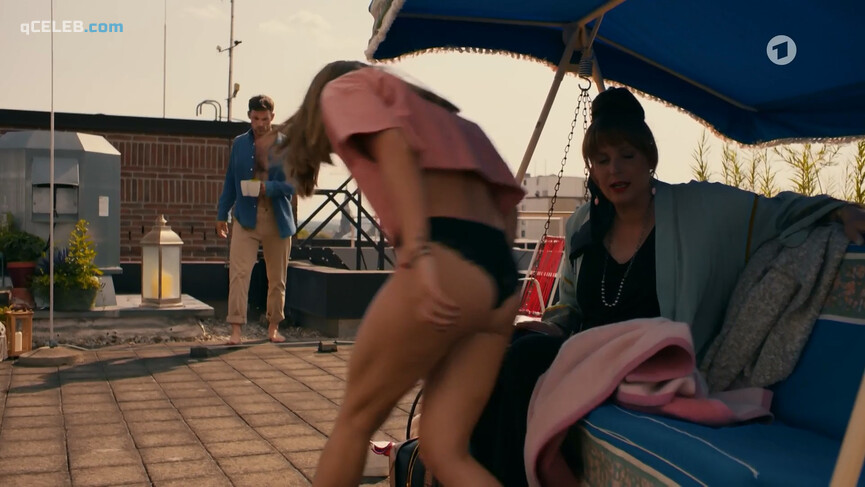 4. Vanessa Mai sexy – Nur mit Dir zusammen (2020)