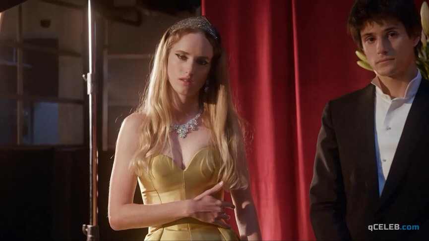 8. Arielle Dombasle nude, Zoe Le Ber nude, Laetitia Carrere nude, Caroline Chaspoul nude – Alien Crystal Palace (2018)