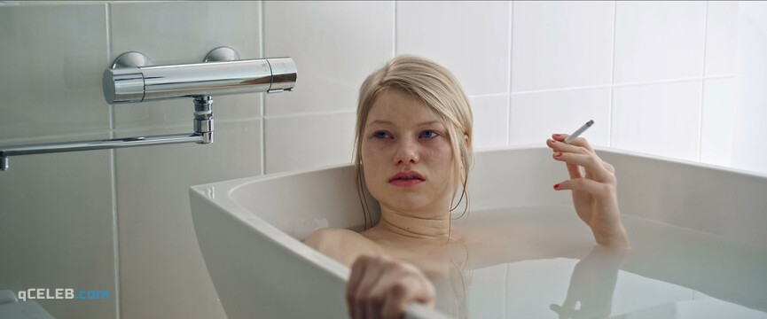 25. Roosa Soderholm nude, Maria Ylipaa sexy – Baby Jane (2019)