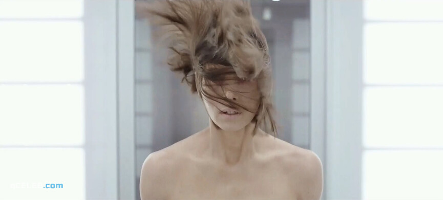 3. Jessica Biel sexy – Limetown s01e05 (2019)