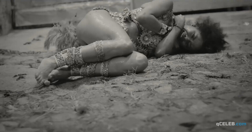 2. Ana Flavia Cavalcanti nude – Rainha (2016)