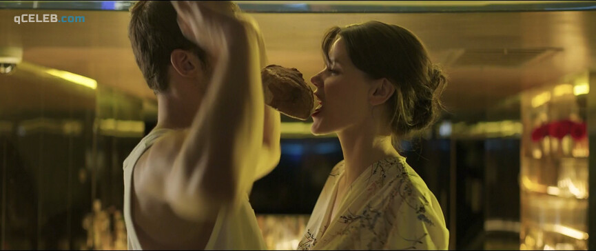 4. Louise Chevillotte sexy – Synonyms (2019)