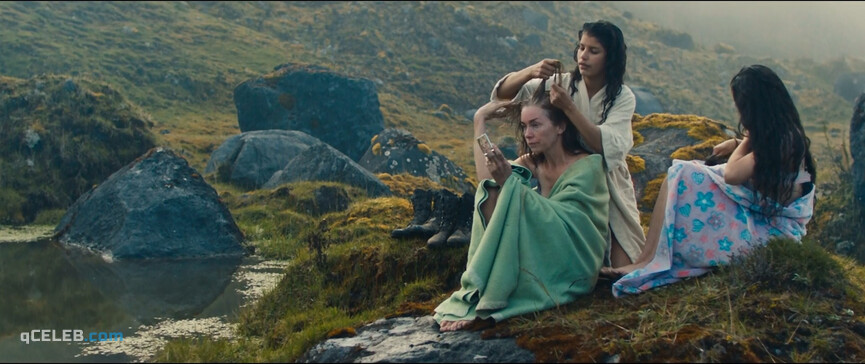 3. Julianne Nicholson sexy, Karen Quintero sexy, Laura Castrillon sexy – Monos (2019)