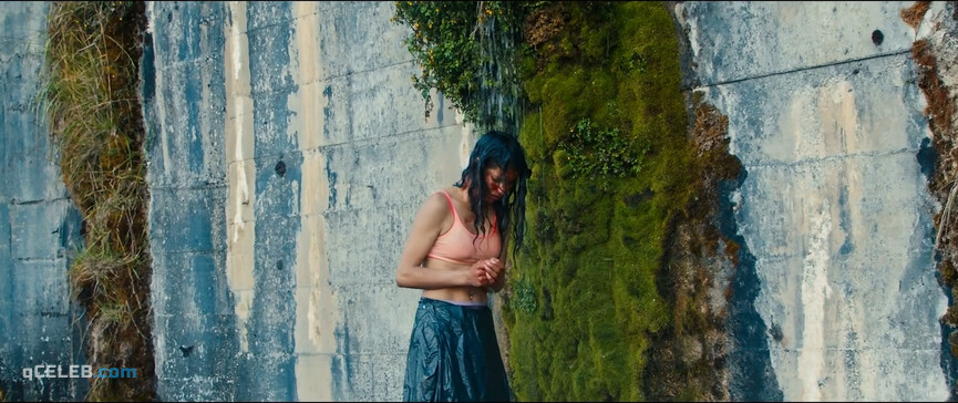 4. Julianne Nicholson sexy, Karen Quintero sexy, Laura Castrillon sexy – Monos (2019)