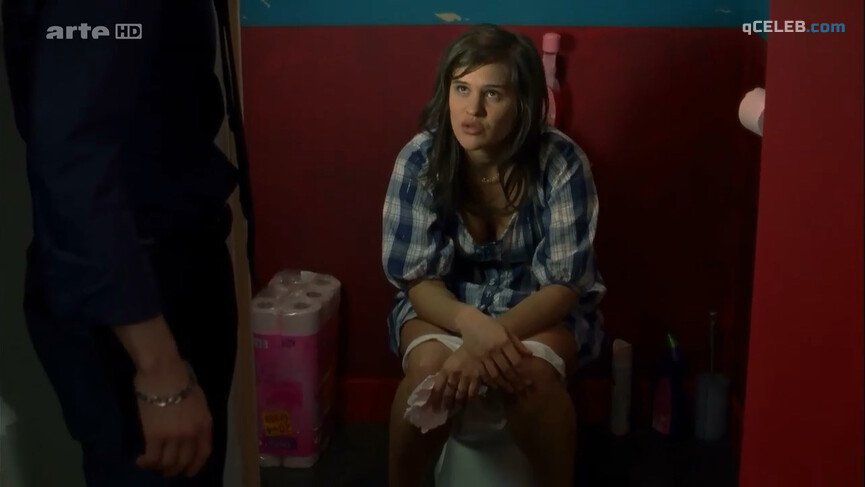 2. Marie Denarnaud nude – Les Vivants et les Morts s01e01 (2009)
