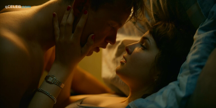 5. Lisa Vicari sexy, Zoe Straub sexy – Isi & Ossi (2019)