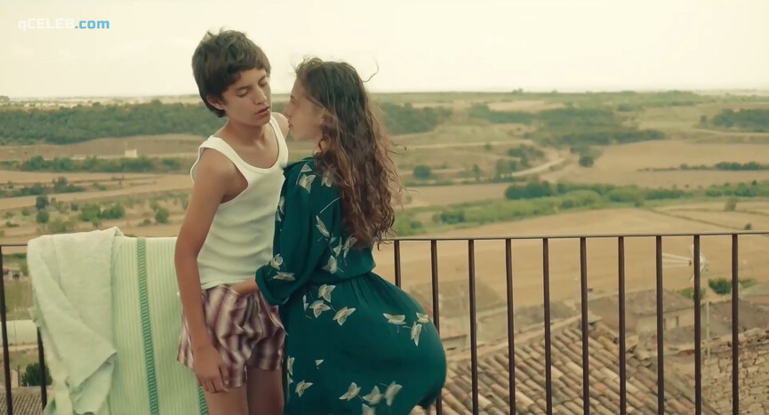 10. Maria Morera Colomer sexy – Life without Sara Amat (2019)