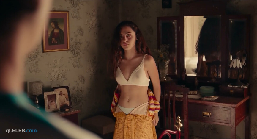 5. Maria Morera Colomer sexy – Life without Sara Amat (2019)