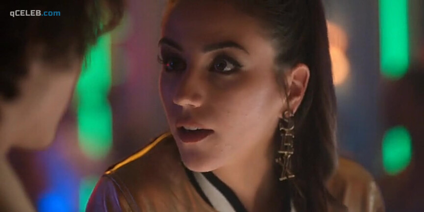 1. Claudia Salas sexy – Elite s03e02 (2020)