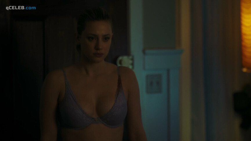 1. Lili Reinhart sexy, Camila Mendes sexy – Riverdale s04e14 (2020)