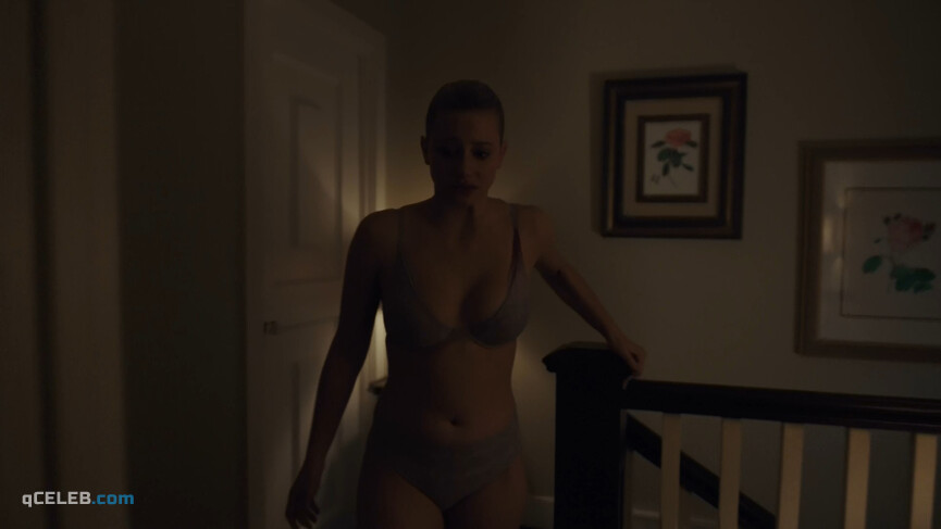 6. Lili Reinhart sexy, Camila Mendes sexy – Riverdale s04e14 (2020)