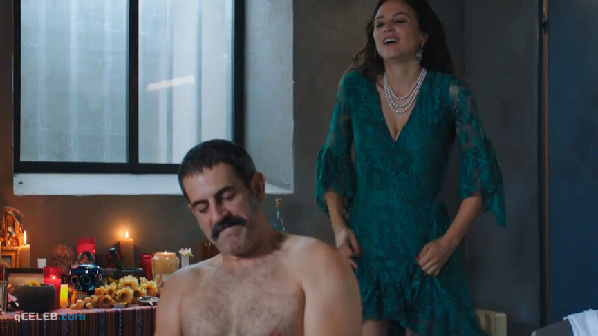 4. Claudia Traisac sexy – Unauthorized Living s02e03 (2020)